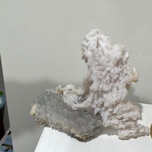 Elegant White and Gray Crystal Sculpture